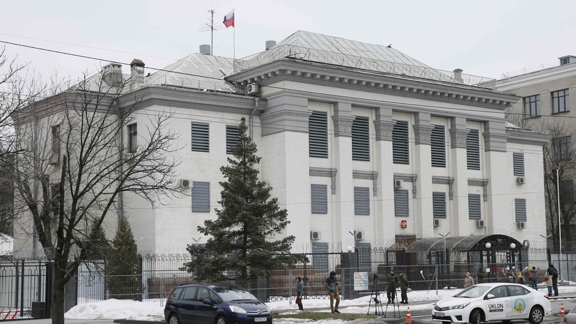 Посольство России сообщило, что сроки оказания консульских услуг на Украине могут увеличиться