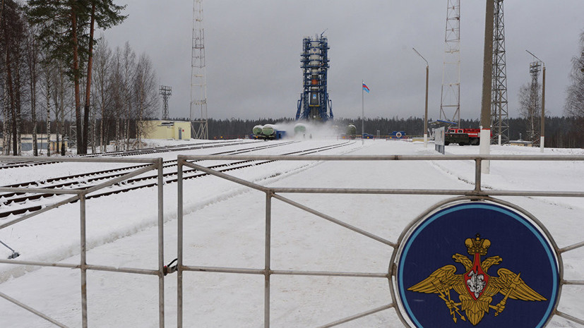 Российские военные запустили с космодрома Плесецк ракету со спутником
