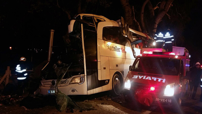 По меньшей мере 17 человек погибли в результате ДТП с автобусом в Турции