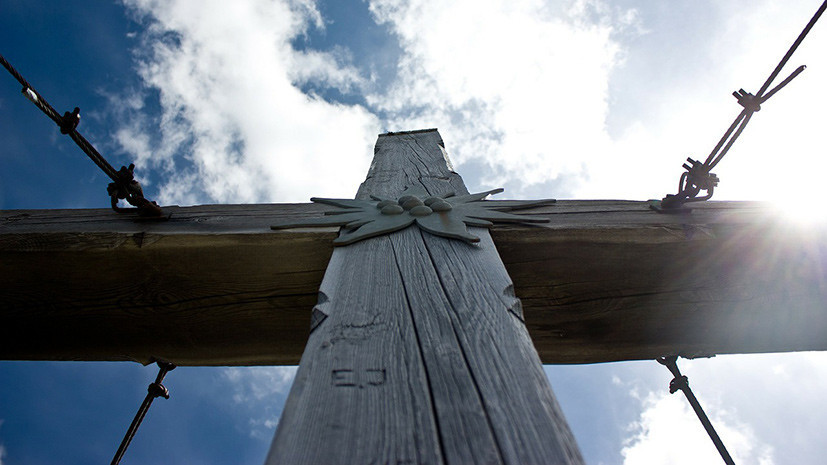 В Чехии вандал уничтожил установленный в честь русских солдат православный крест