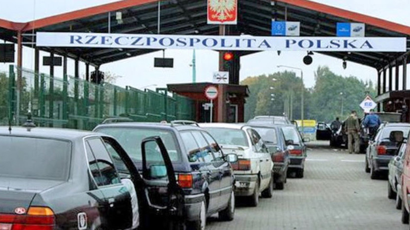 Около 600 машин стоят в пробке на въезде на Украину из Польши