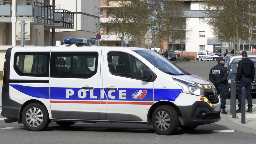 СМИ: Во Франции пьяный водитель назвался террористом и попытался наехать на толпу