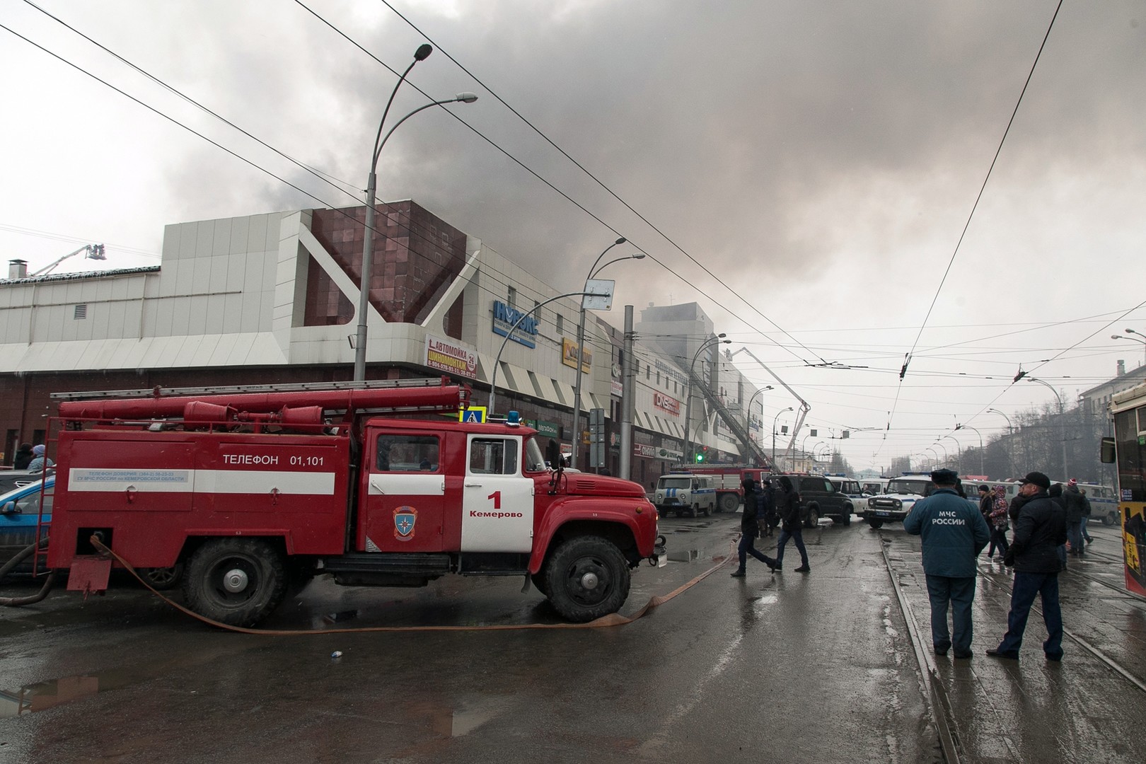 Дышать уже было нечем»: не менее 37 человек погибли и около 60 пропали без  вести после пожара в ТЦ Кемерова — РТ на русском