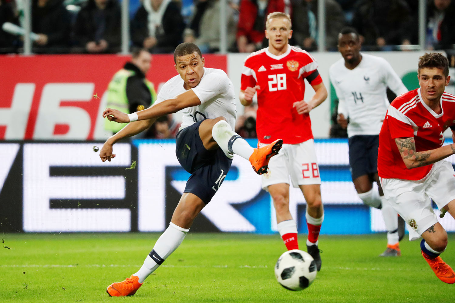 карикатура тоттенхэм лгбдт. форма хорватии на чм 22. футбольные фавориты. дамсгор сборная дании. футбольные фавориты.