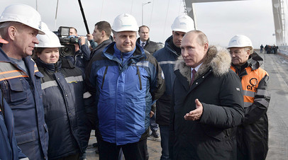Владимир Путин во время осмотра Крымского моста