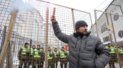 Представители националистических организаций во время акции протеста против выборов президента РФ в Киеве 