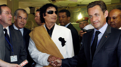 Муаммар Каддафи и Николя Саркози, 2007 год