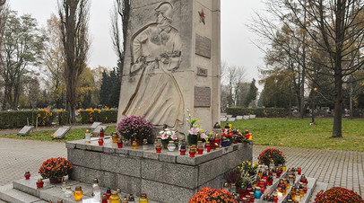 Памятник советским воинам на Раковицком кладбище в Кракове 