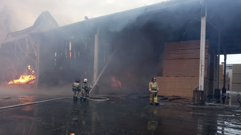 В Ленинградской области произошёл пожар на складе