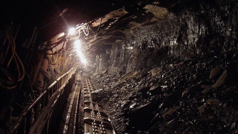 На Украине 240 горняков остались в шахте после отключения электричества