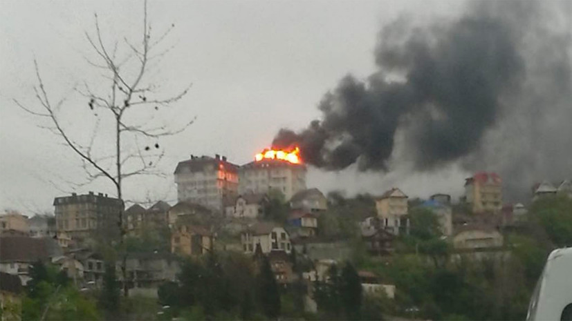 В Сочи эвакуируют жильцов загоревшегося пятиэтажного дома
