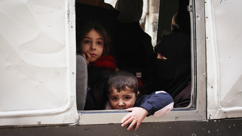 Сирийскую Думу за сутки покинули более 1,2 тысячи боевиков и членов их семей