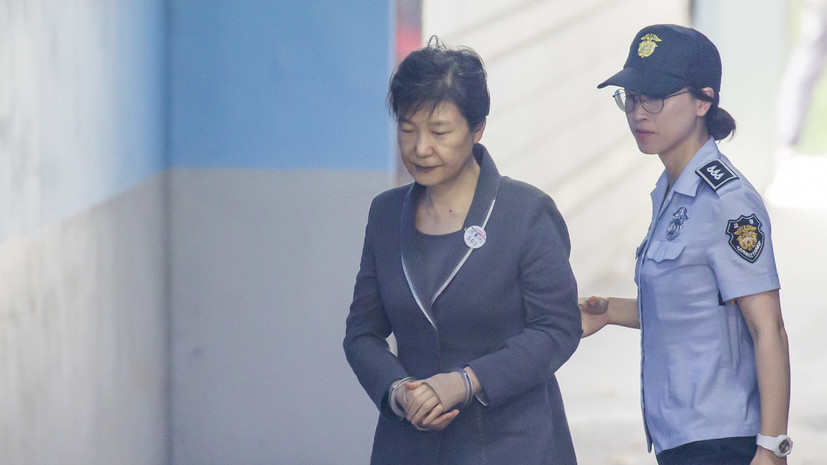 Бывший президент Южной Кореи Пак Кын Хе приговорена к 24 годам тюрьмы