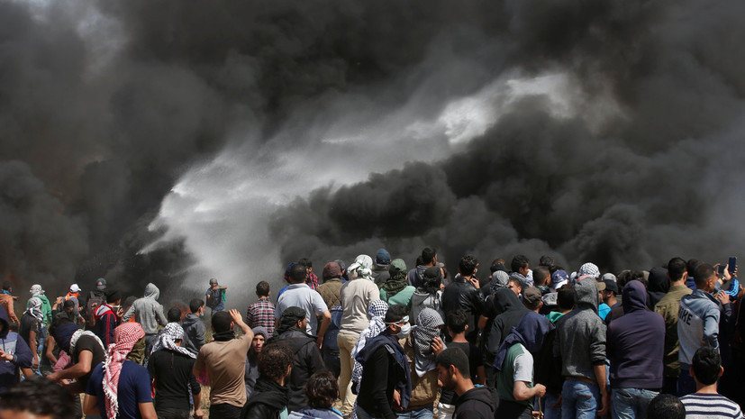 Более 900 палестинцев пострадали в ходе столкновений с израильскими военными в секторе Газа