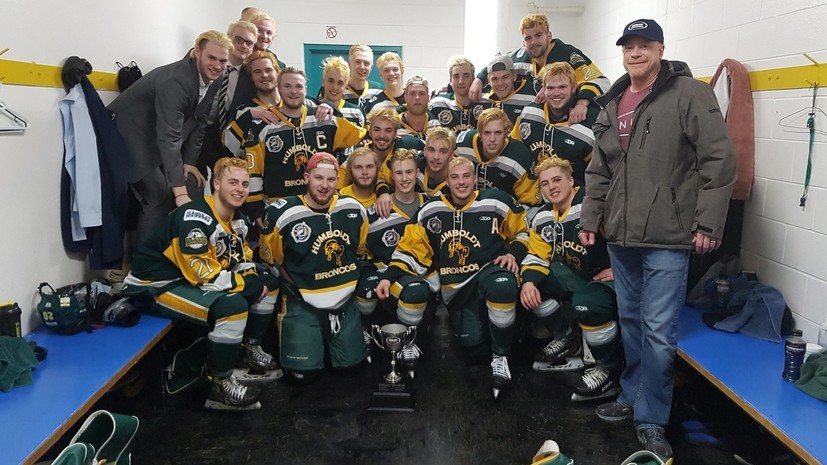 В Канаде автобус с молодёжной командой по хоккею попал в ДТП