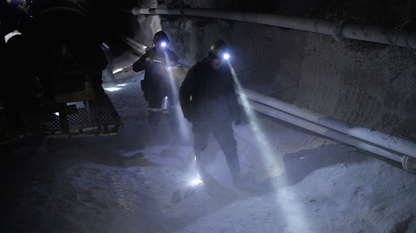Источник: в Кузбассе из шахты эвакуируют горняков в связи с задымлением