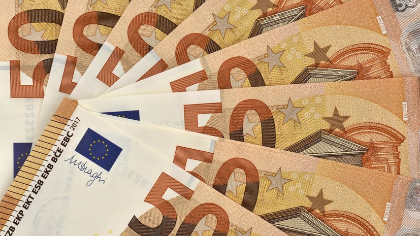 Курс евро достиг 72,82 рубля впервые с сентября 2016 года