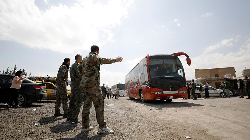 Более трёх тысяч боевиков и членов их семей вышли из сирийской Думы за сутки