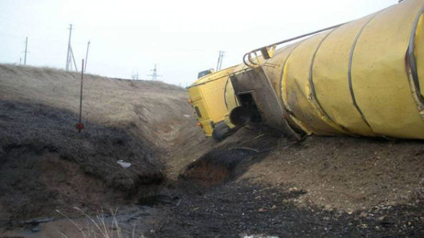 МЧС: площадь разлива нефти из-за аварии под Саратовом составила 750 квадратных метров