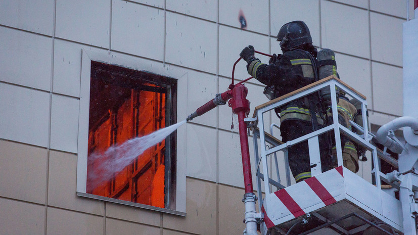 Командиру пожарного звена, тушившего пожар в ТЦ Кемерова, предъявлено обвинение