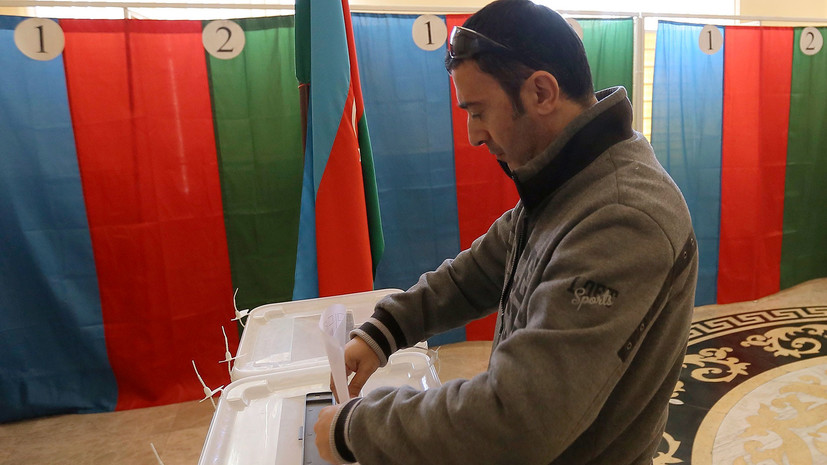 ЦИК Азербайджана: явка избирателей на выборах президента составила 74,51%