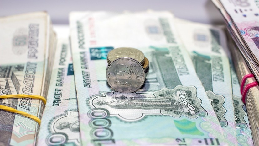 Эксперт прокомментировал падение курса рубля
