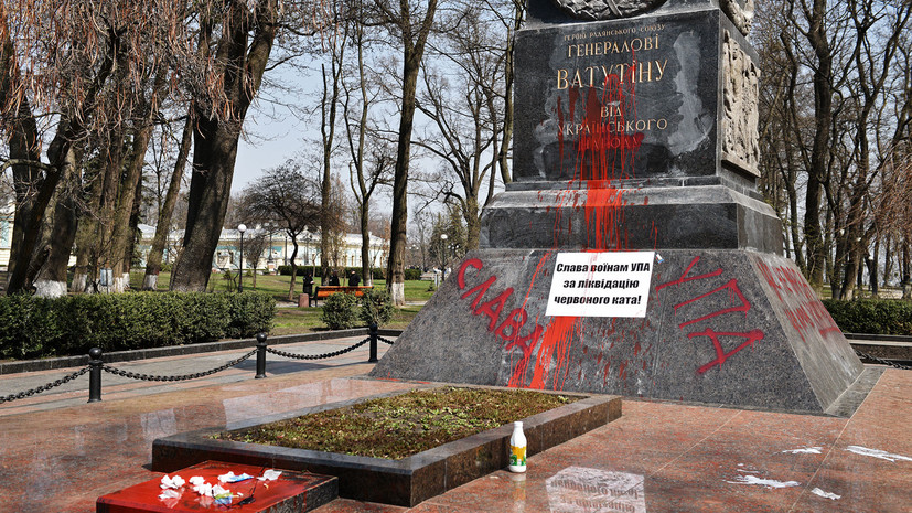 Полиция в Киеве не стала задерживать участников потасовки у памятника Ватутину 