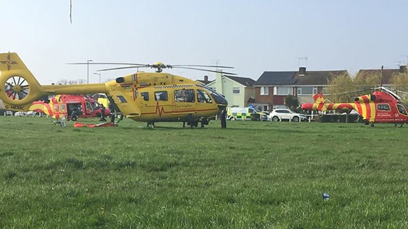 СМИ сообщили о наезде автомобиля на группу молодых людей в Британии