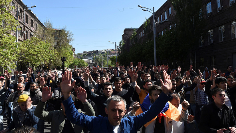 После столкновения демонстрантов и полиции в Ереване госпитализированы 46 человек 