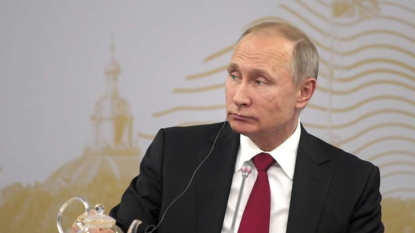 Путин, Макрон и Абэ примут участие в пленарном заседании ПМЭФ