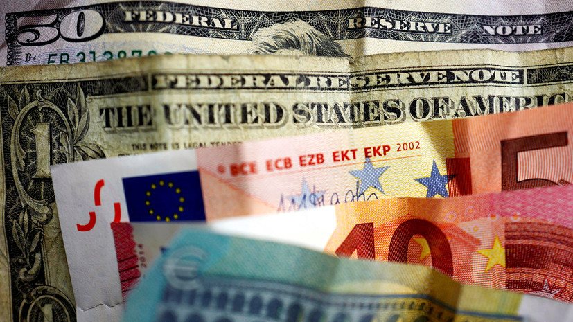 Опрос: большинство россиян не испытывают волнения из-за роста курсов евро и доллара