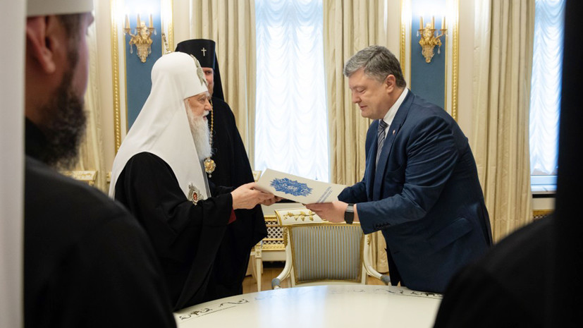 Порошенко получил обращения по предоставлению украинской церкви томоса об автокефалии