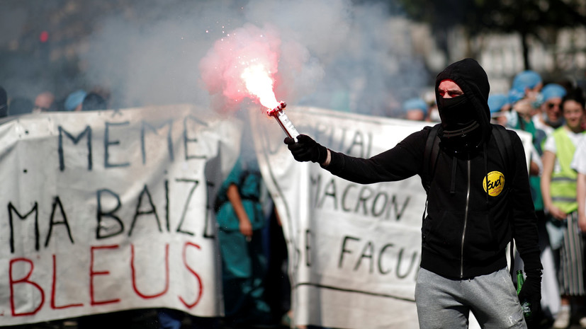 Полицейские использовали слезоточивый газ против протестующих в Париже