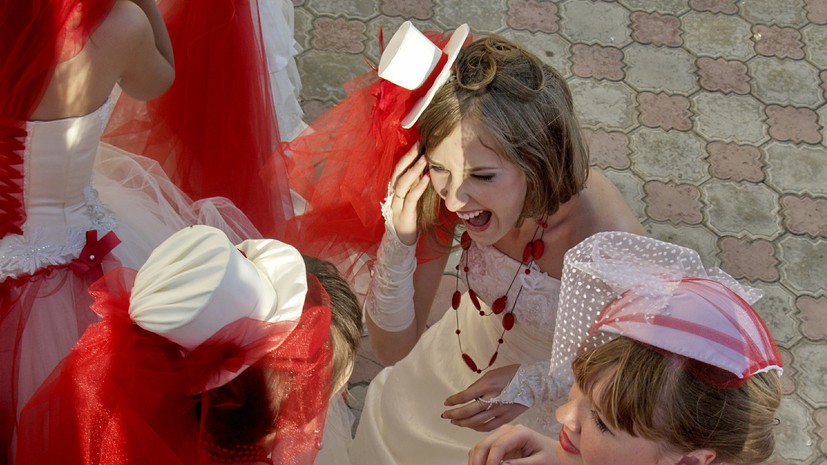 СМИ: Россиянам могут разрешить подавать заявления в ЗАГС за год до регистрации брака