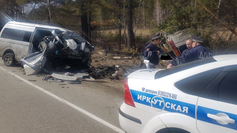 В Иркутской области в ДТП с маршруткой два человека погибли и 11 пострадали