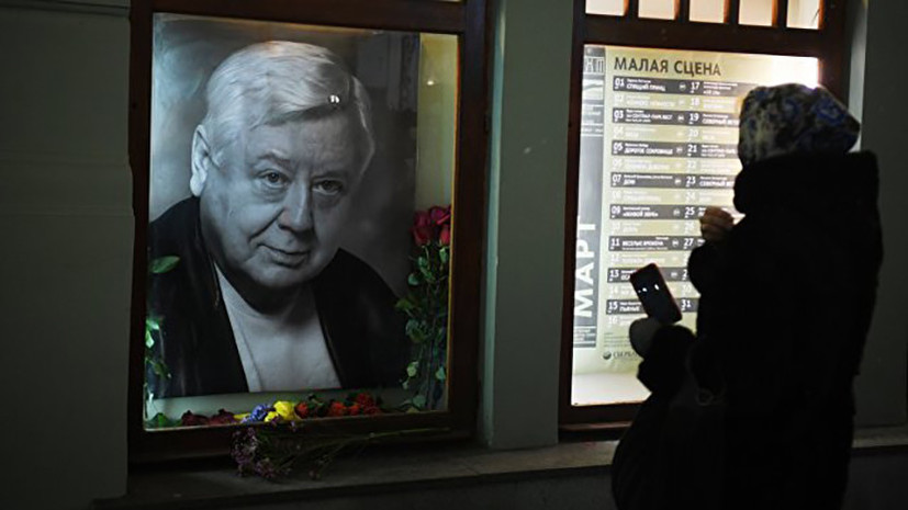 В Саратове установили мемориальную доску Олегу Табакову