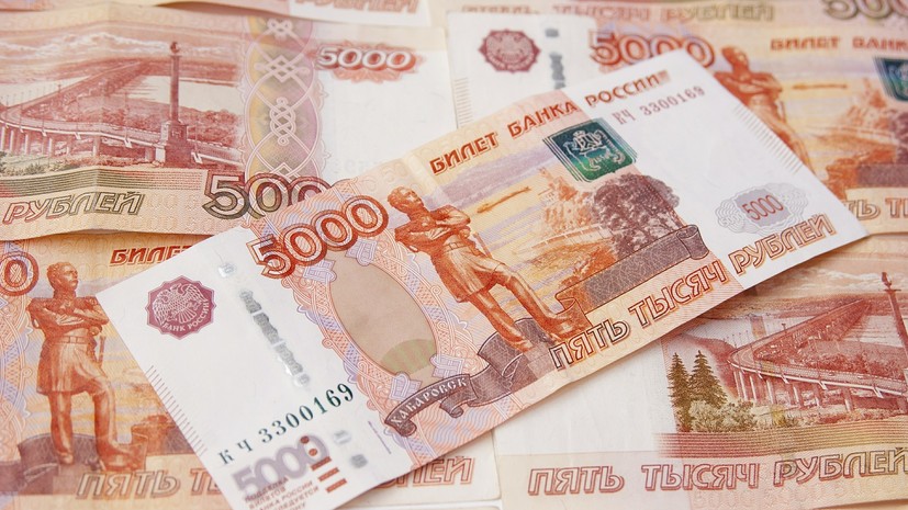 Рубль растёт к доллару и евро