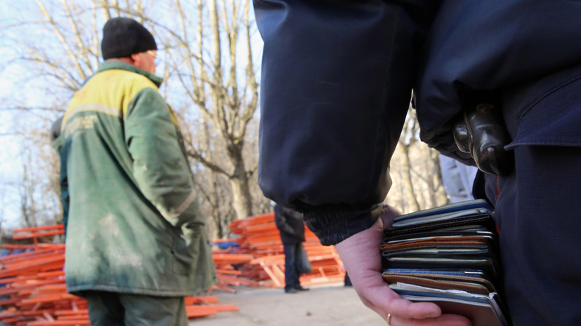 Киев прорабатывает меры по сокращению числа украинских трудовых мигрантов в России