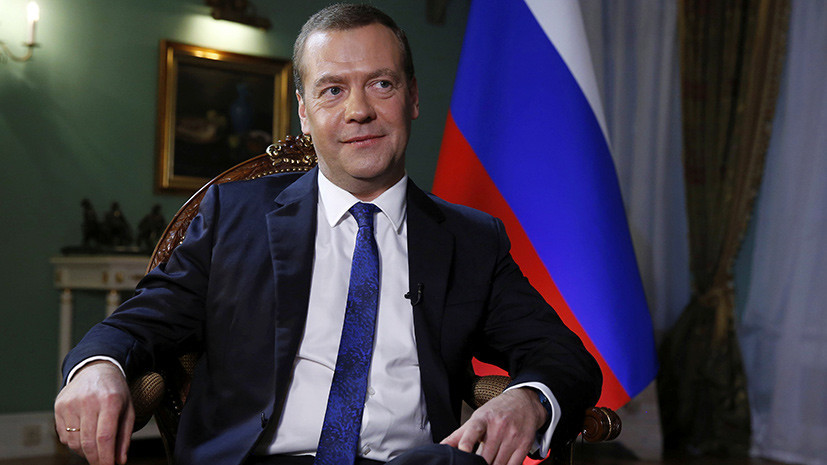 Медведев обсудил с Карапетяном ситуацию в Армении