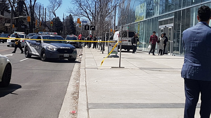 Полиция подтвердила гибель девяти человек при наезде микроавтобуса на пешеходов в Торонто