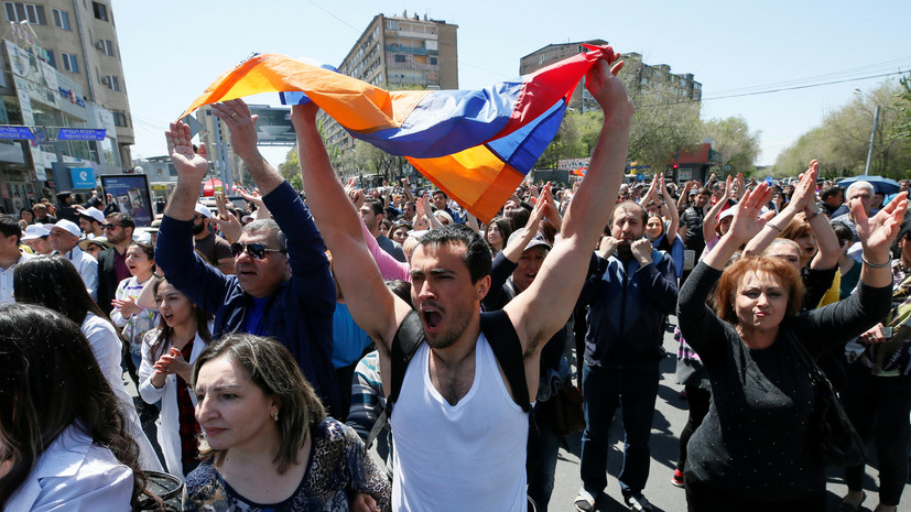 МИД призвал россиян избегать центра Еревана из-за новых демонстраций