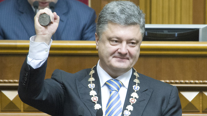 СМИ: Работникам горсовета Днепра запретили критиковать Порошенко