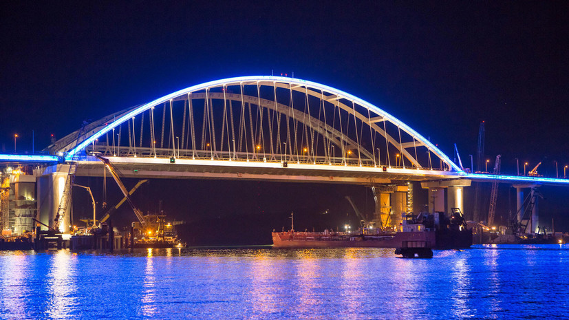 На Крымском мосту начали тестировать ночную подсветку