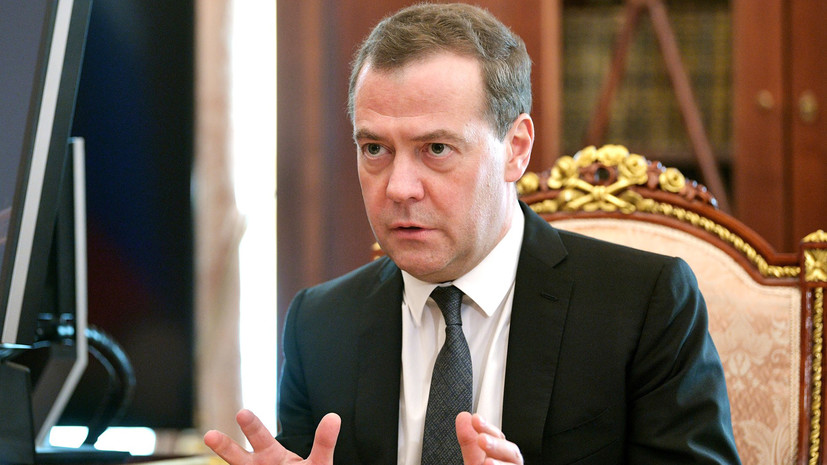 Медведев поддержал введение ответственности за исполнение россиянами санкций США