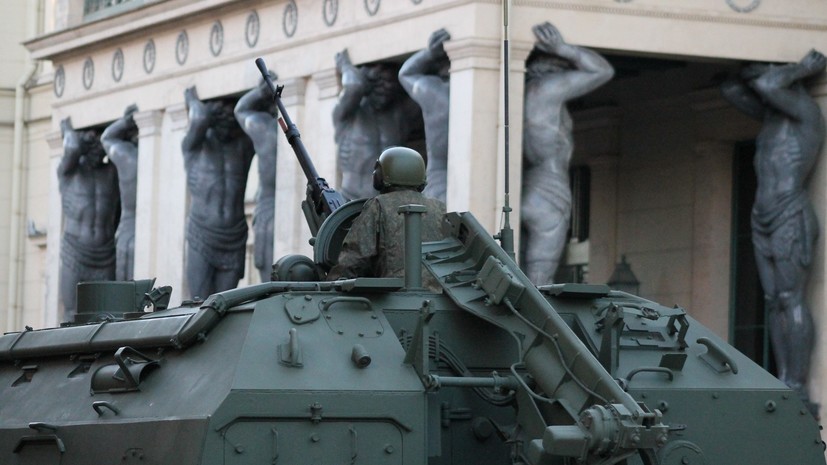 В Петербурге перенесли репетицию парада Победы
