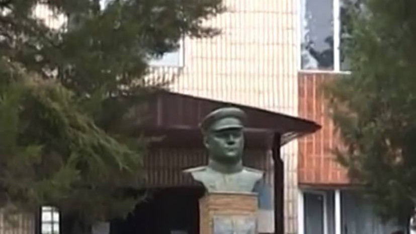 СМИ: На Украине украли памятник советскому генералу  Николаю Ватутину
