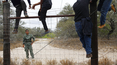 Мигранты взяты под стражу пограничным патрулем США