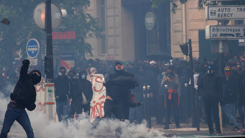 В Париже во время первомайского шествия произошли беспорядки