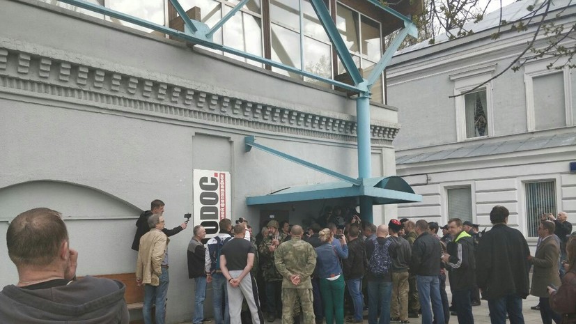 В Москве задержали пытавшихся сорвать фестиваль в Сахаровском центре активистов