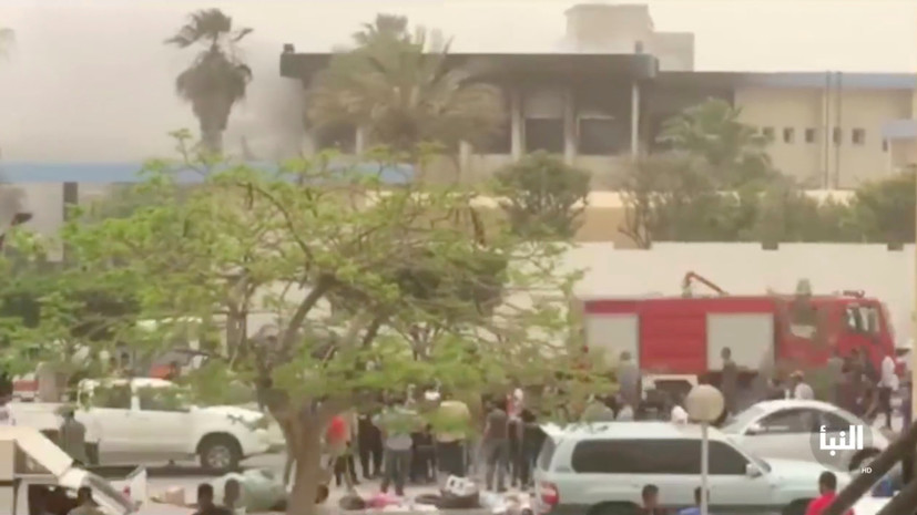 При нападении боевиков на штаб-квартиру избиркома Ливии погибли семь человек